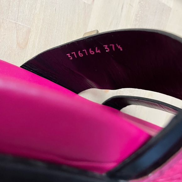 Alexander McQueen Pink and Black Women's Sandals
NWOT - Picture 3 of 6